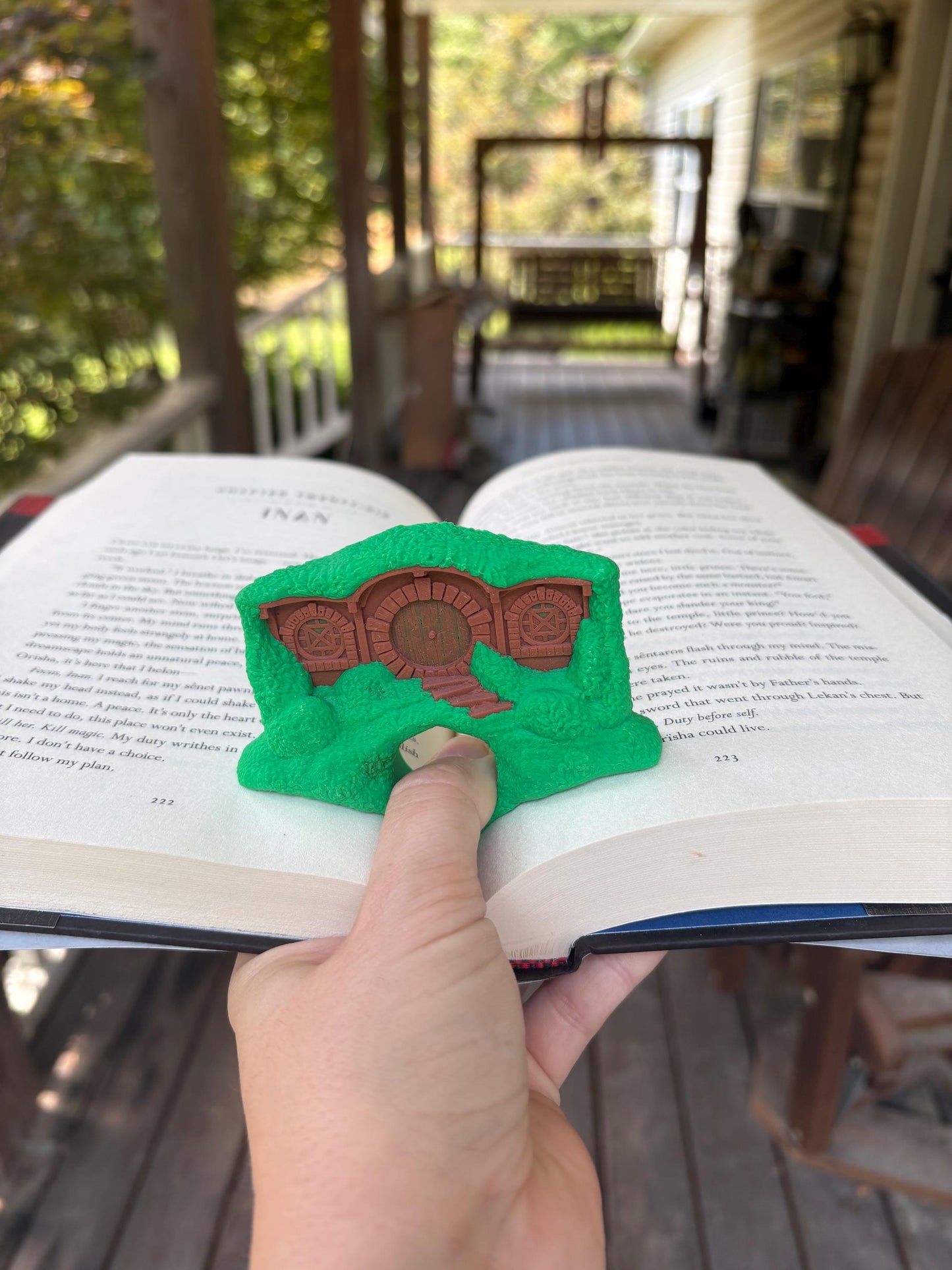 Halfling Haven Page Holder